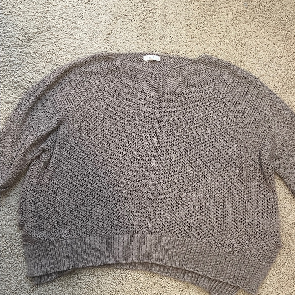 Easel Women's V-Neck Sweater in Taupe